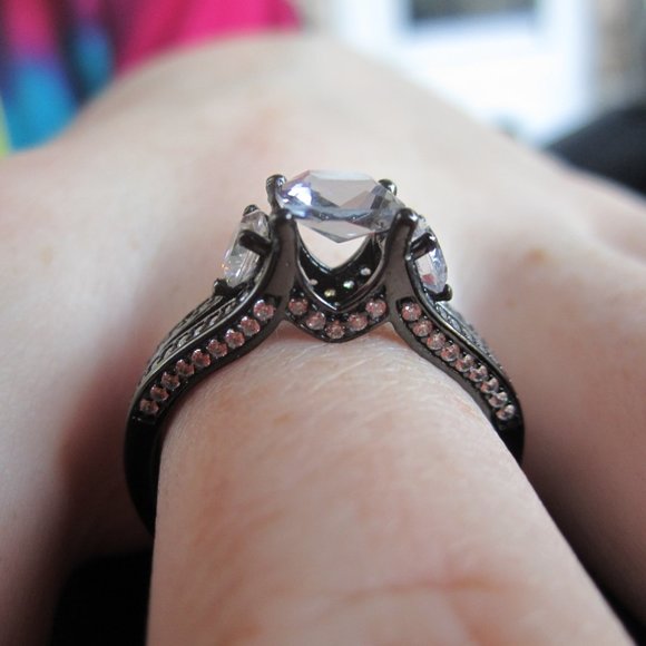 Stunning Blank & Silver Ring - Picture 3 of 6